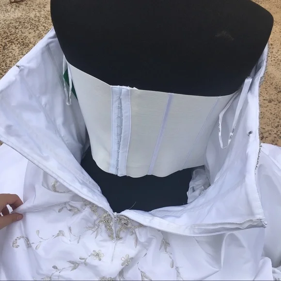 Taffeta Strapless Wedding/Gown, Beads & Embroidery NWT - Picture 9 of 10